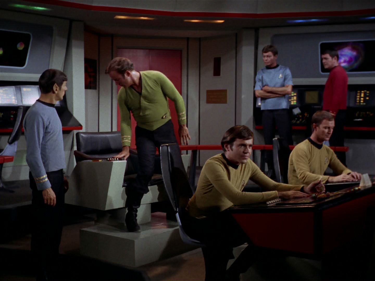 ariane179254_StarTrek_2x15_TheTroubleWithTribbles_1490.jpg