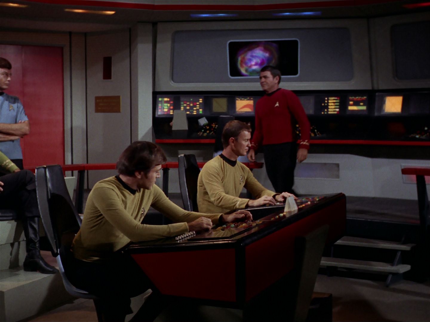 ariane179254_StarTrek_2x15_TheTroubleWithTribbles_1516.jpg