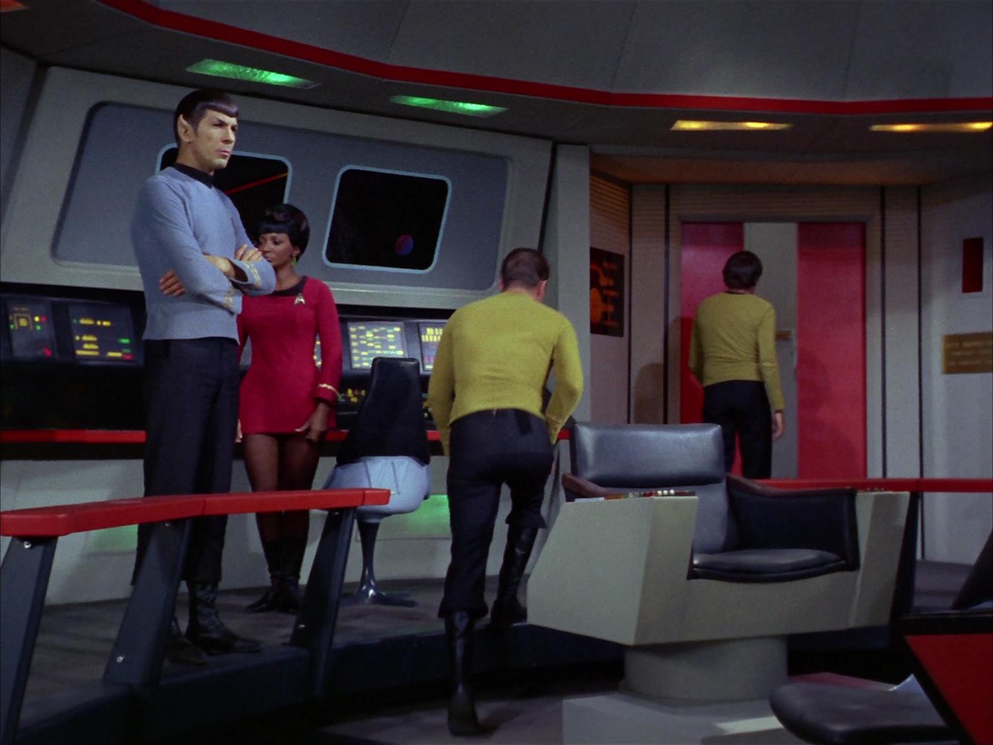 ariane179254_StarTrek_2x16_TheGamestersOfTriskelion_0032.jpg