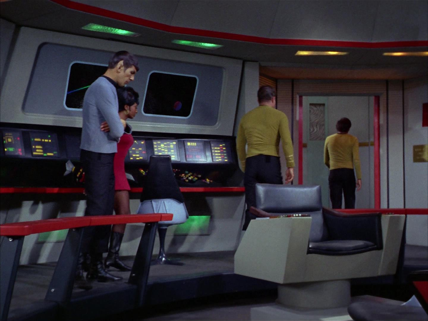 ariane179254_StarTrek_2x16_TheGamestersOfTriskelion_0033.jpg