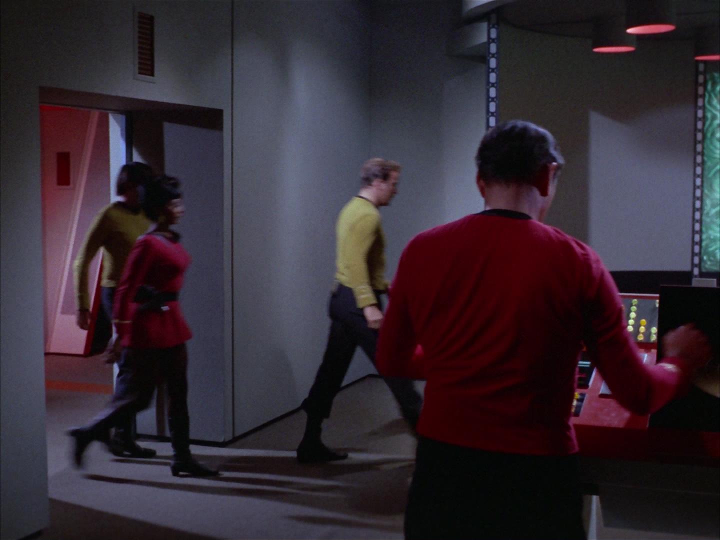 ariane179254_StarTrek_2x16_TheGamestersOfTriskelion_0041.jpg