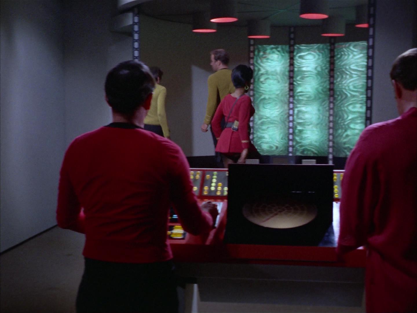 ariane179254_StarTrek_2x16_TheGamestersOfTriskelion_0043.jpg