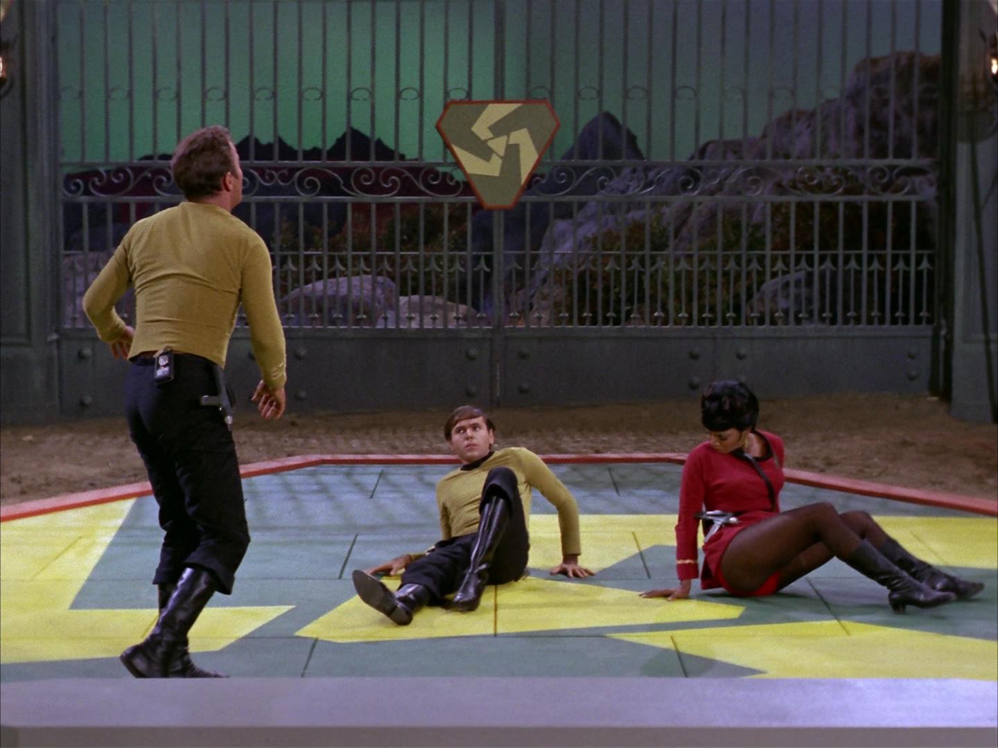 ariane179254_StarTrek_2x16_TheGamestersOfTriskelion_0059.jpg