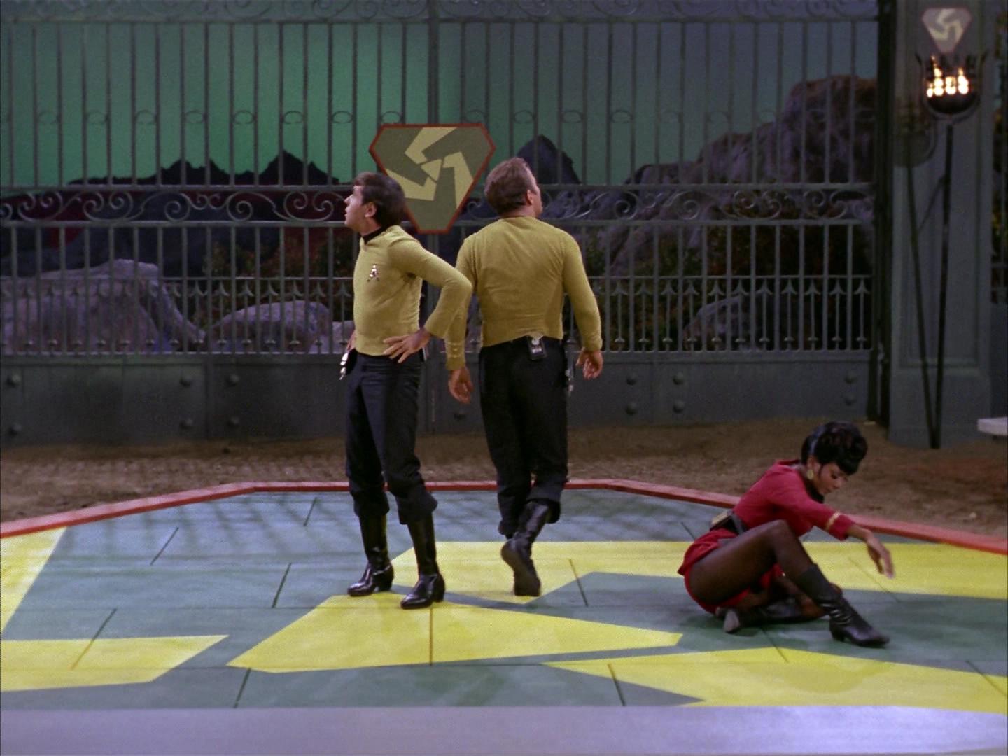 ariane179254_StarTrek_2x16_TheGamestersOfTriskelion_0068.jpg