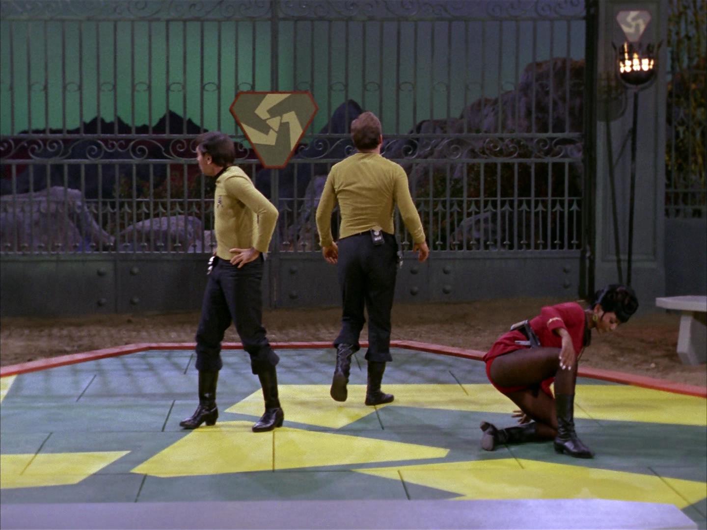 ariane179254_StarTrek_2x16_TheGamestersOfTriskelion_0069.jpg