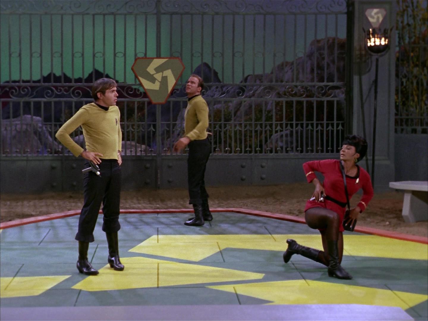 ariane179254_StarTrek_2x16_TheGamestersOfTriskelion_0072.jpg