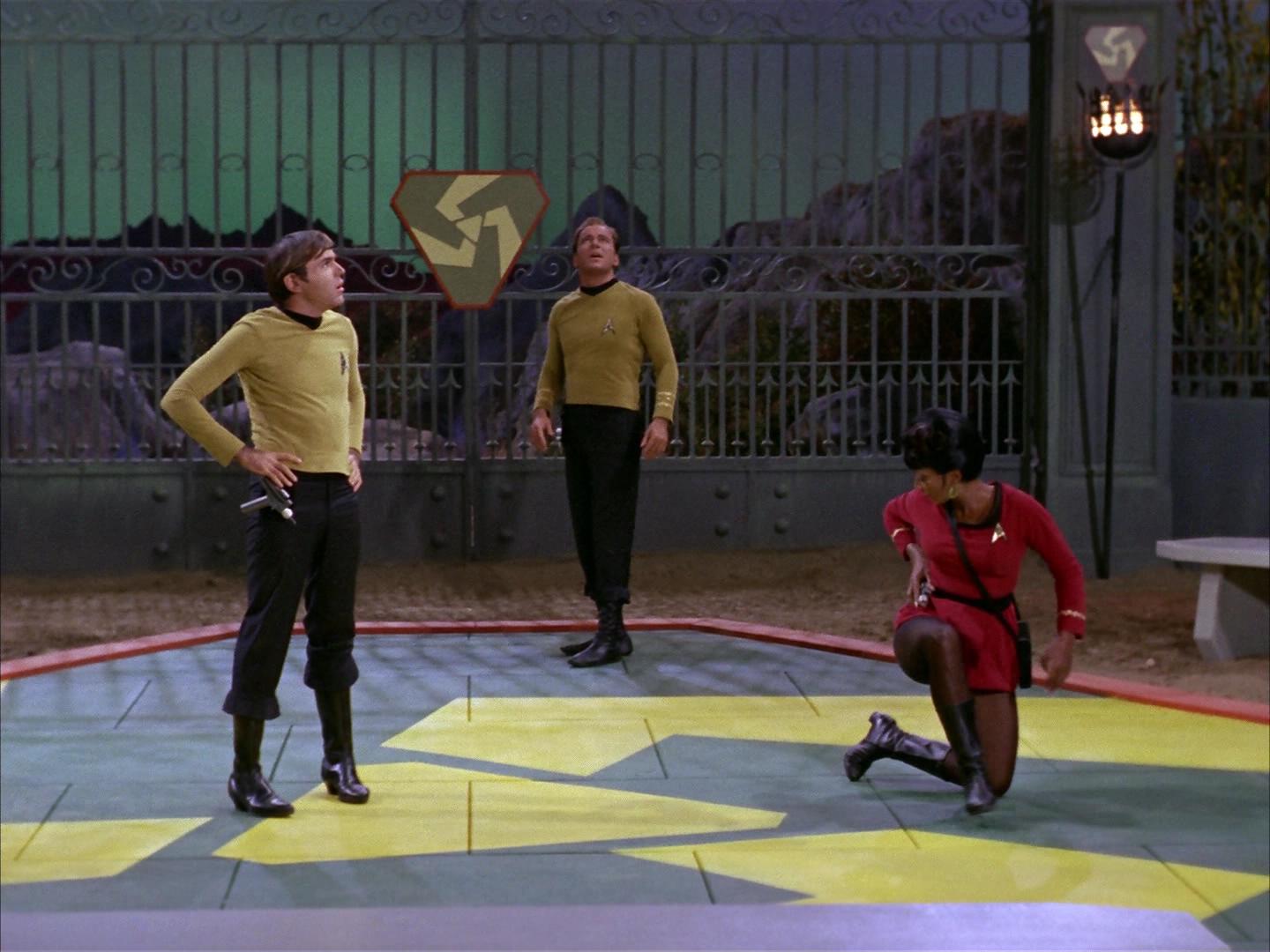 ariane179254_StarTrek_2x16_TheGamestersOfTriskelion_0073.jpg