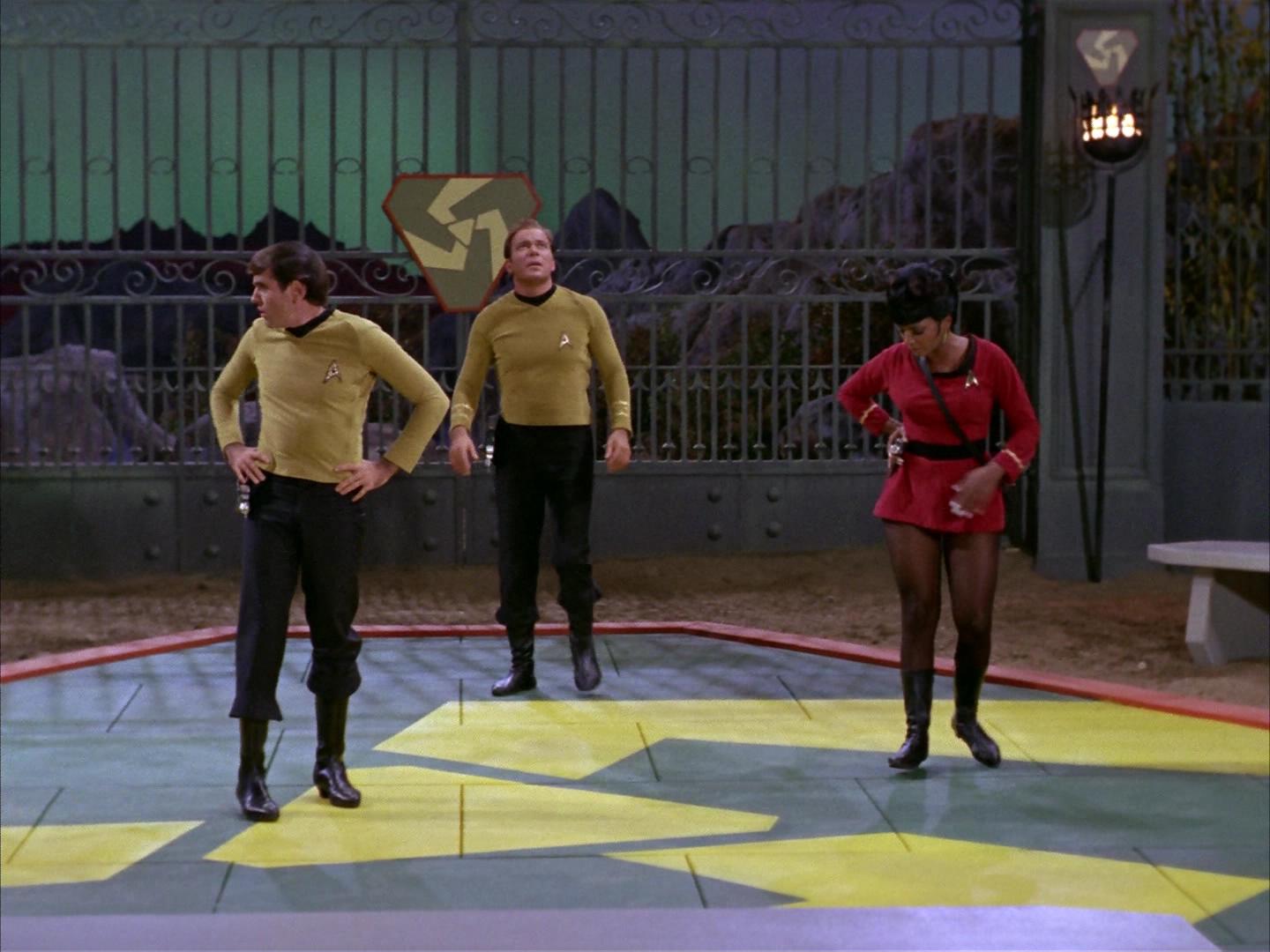 ariane179254_StarTrek_2x16_TheGamestersOfTriskelion_0076.jpg