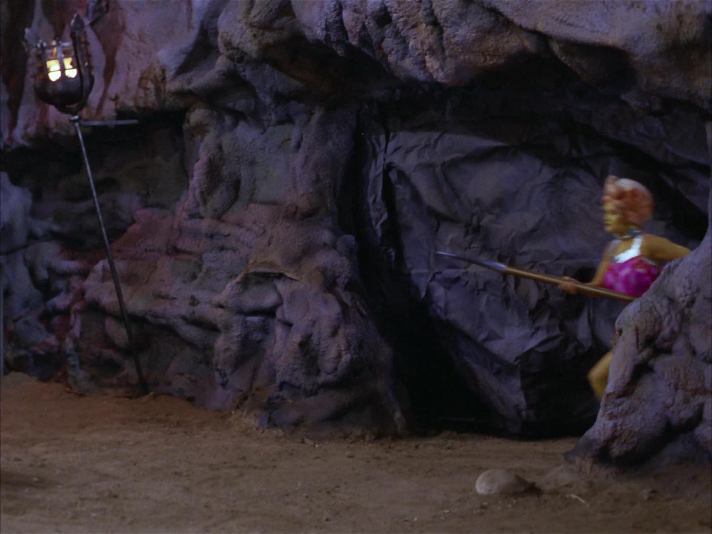 ariane179254_StarTrek_2x16_TheGamestersOfTriskelion_0152.jpg