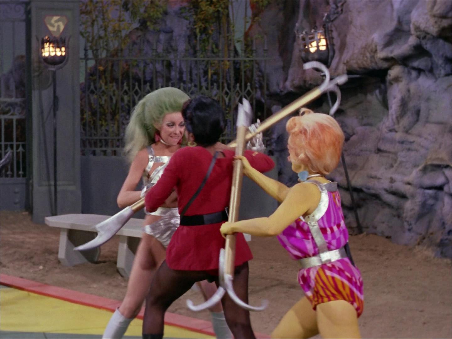 ariane179254_StarTrek_2x16_TheGamestersOfTriskelion_0187.jpg