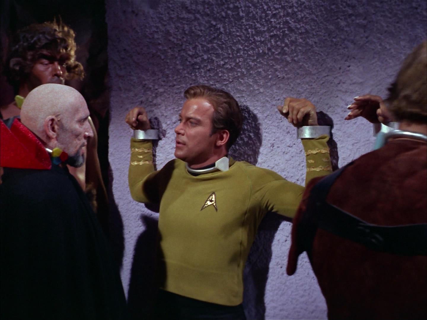 ariane179254_StarTrek_2x16_TheGamestersOfTriskelion_0380.jpg