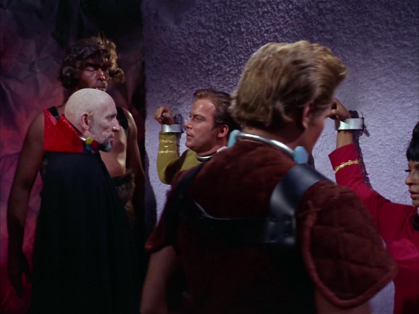 ariane179254_StarTrek_2x16_TheGamestersOfTriskelion_0381.jpg