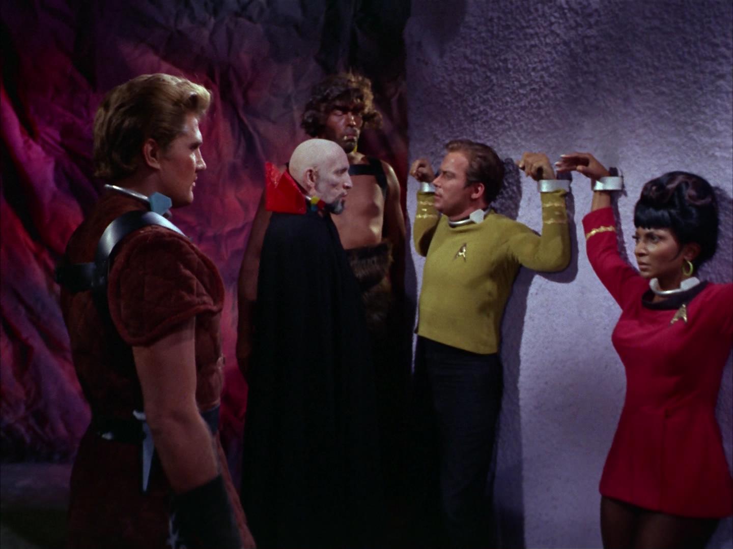 ariane179254_StarTrek_2x16_TheGamestersOfTriskelion_0383.jpg
