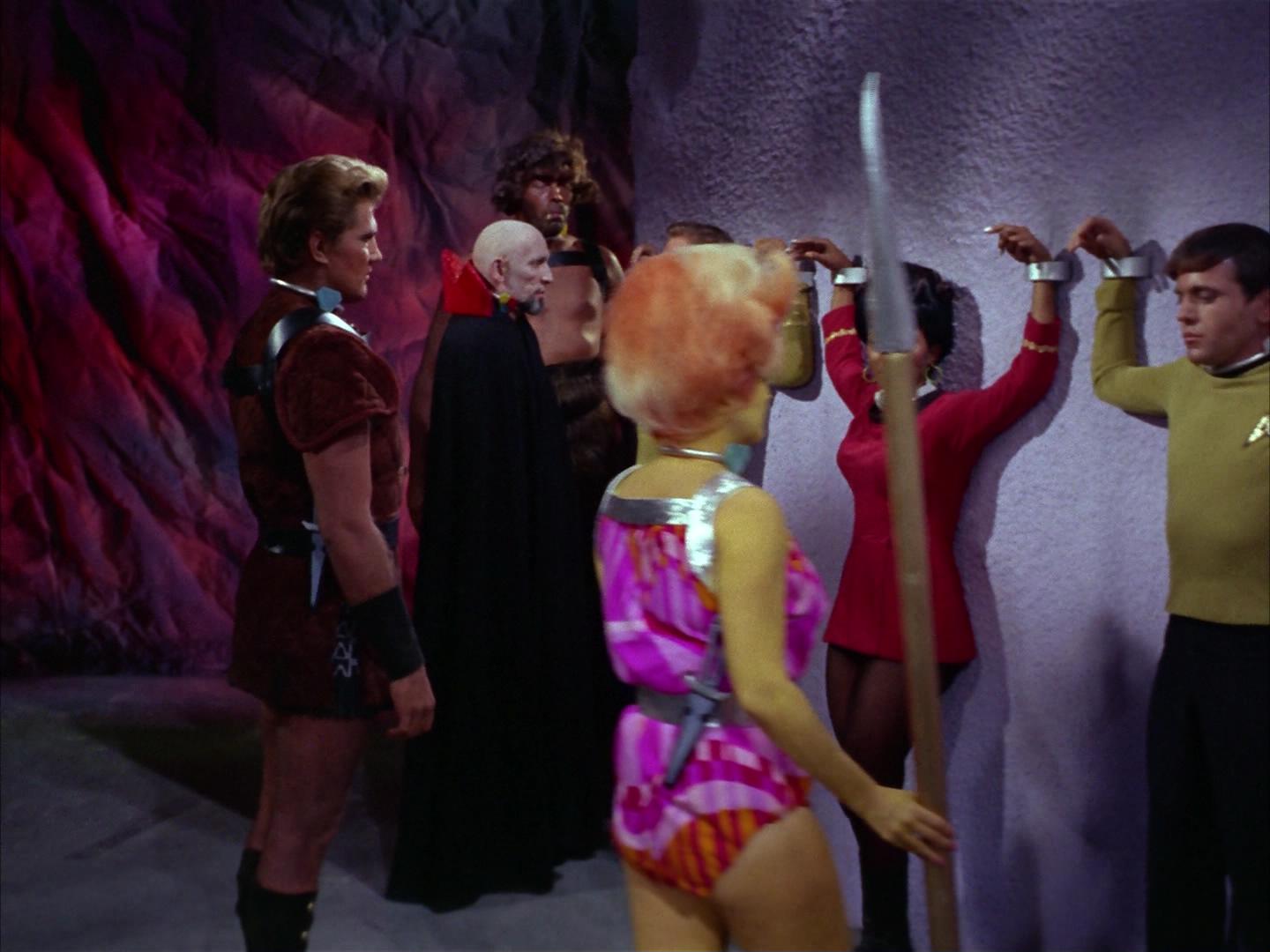 ariane179254_StarTrek_2x16_TheGamestersOfTriskelion_0385.jpg