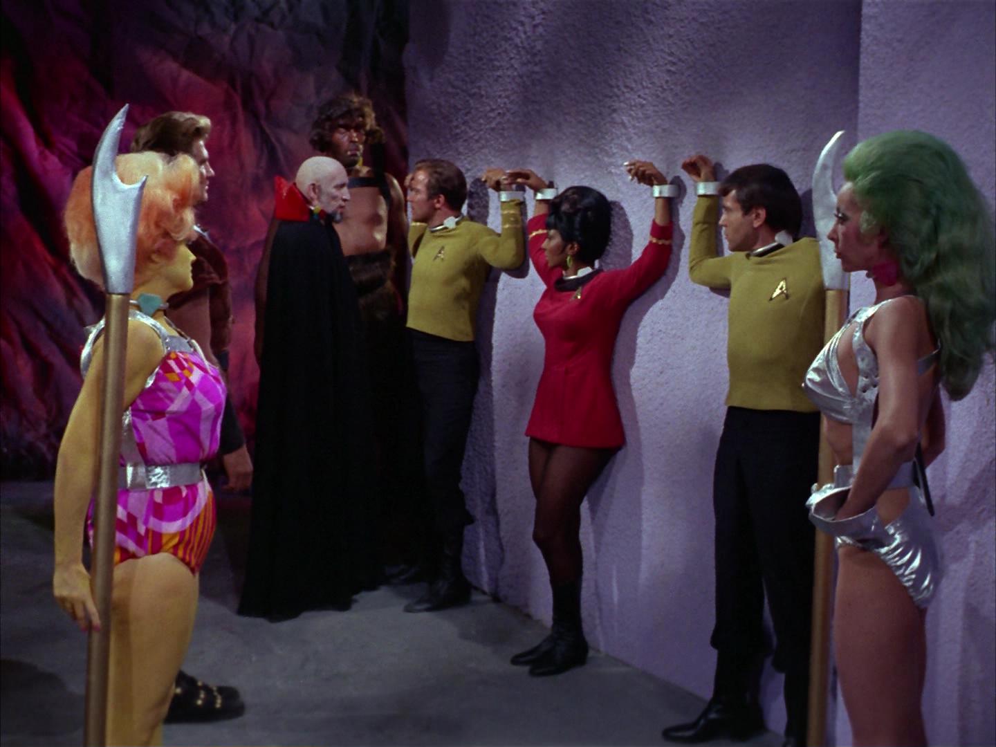 ariane179254_StarTrek_2x16_TheGamestersOfTriskelion_0392.jpg