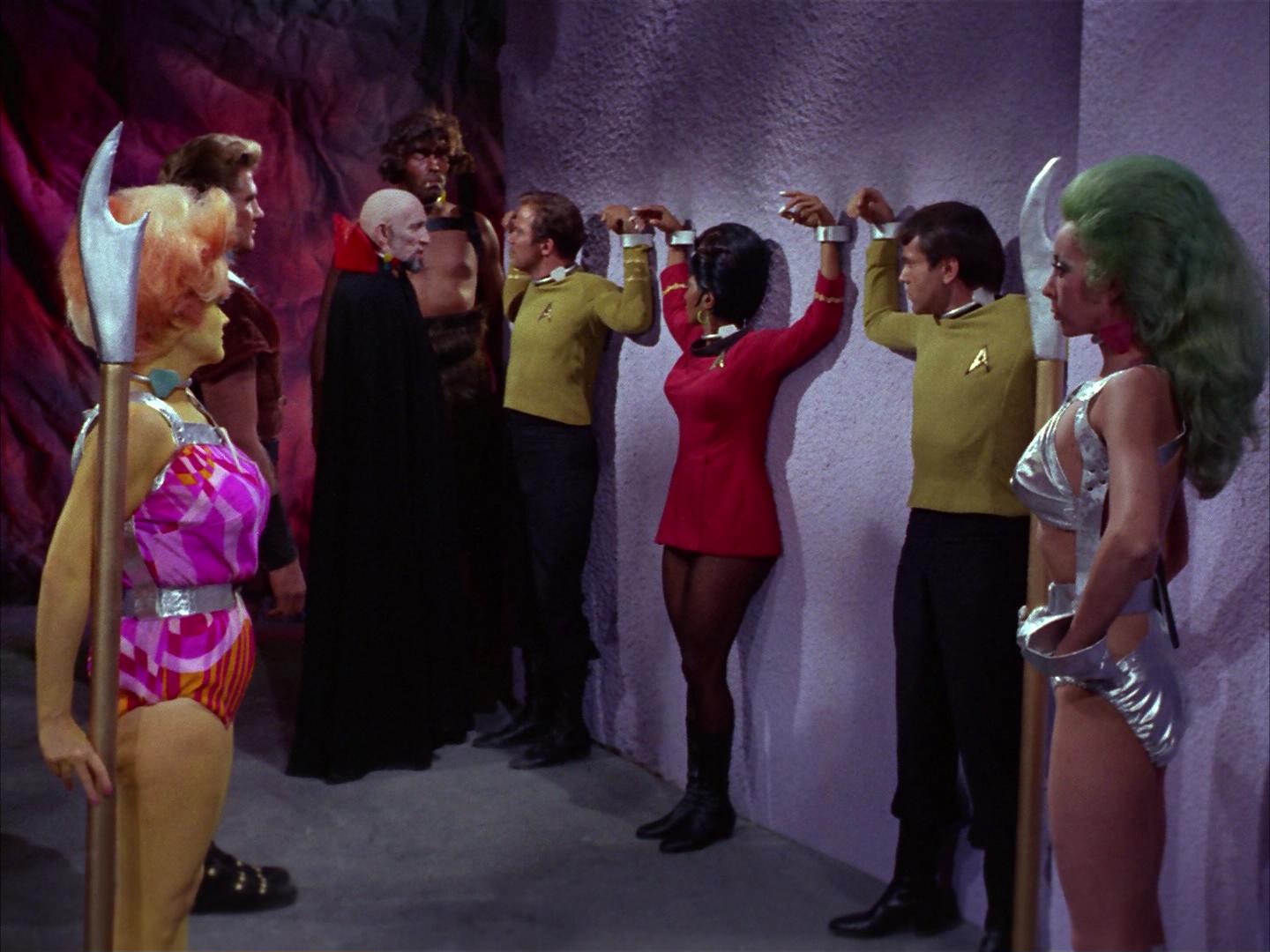 ariane179254_StarTrek_2x16_TheGamestersOfTriskelion_0435.jpg