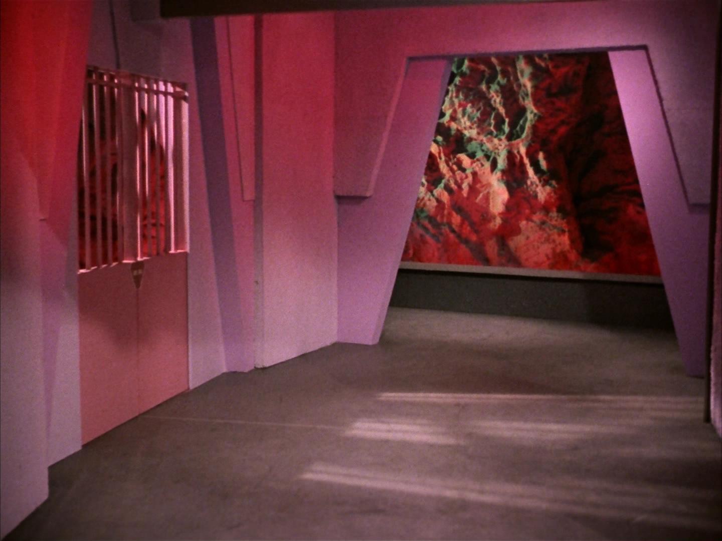 ariane179254_StarTrek_2x16_TheGamestersOfTriskelion_0780.jpg