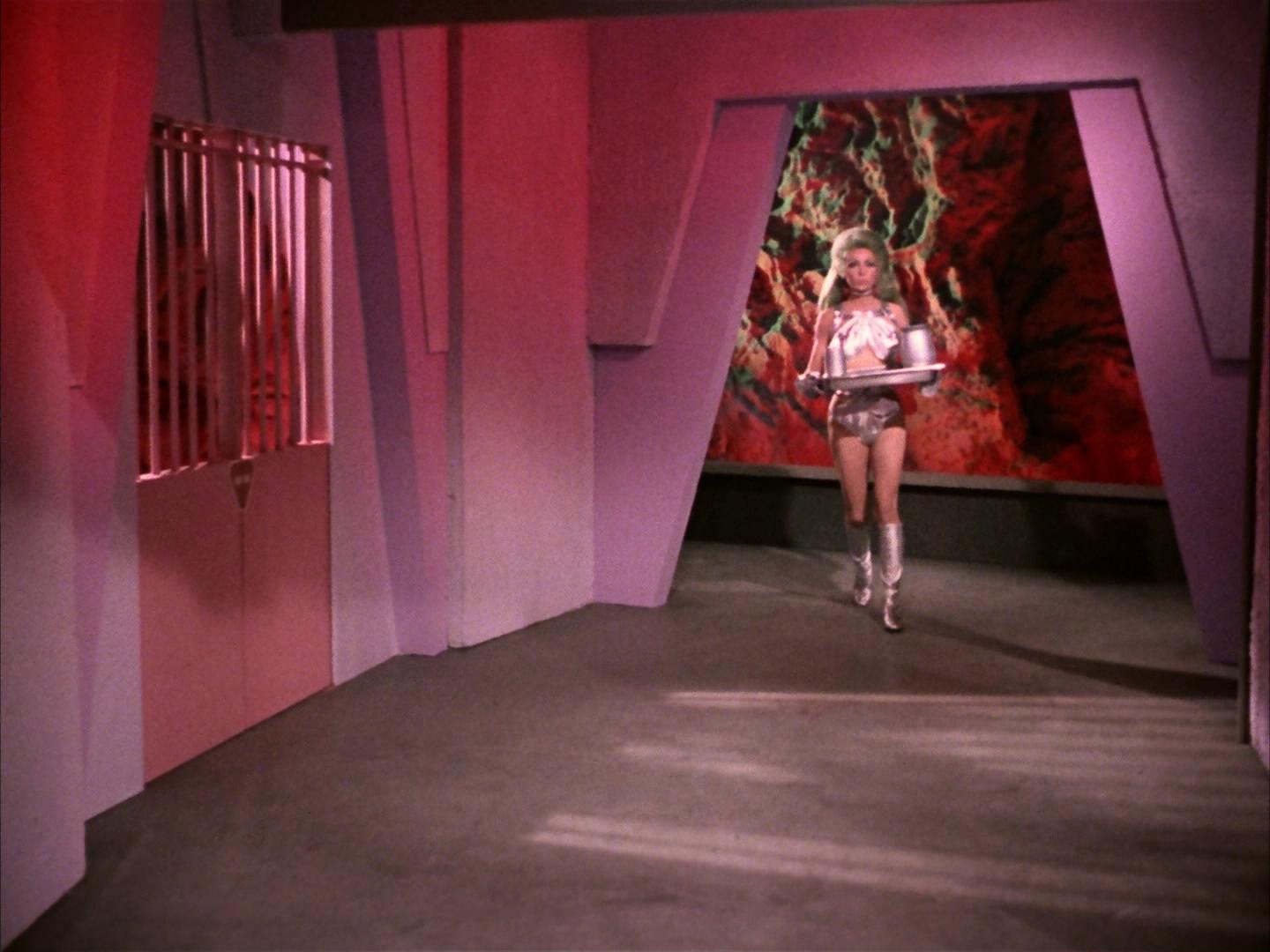 ariane179254_StarTrek_2x16_TheGamestersOfTriskelion_0782.jpg