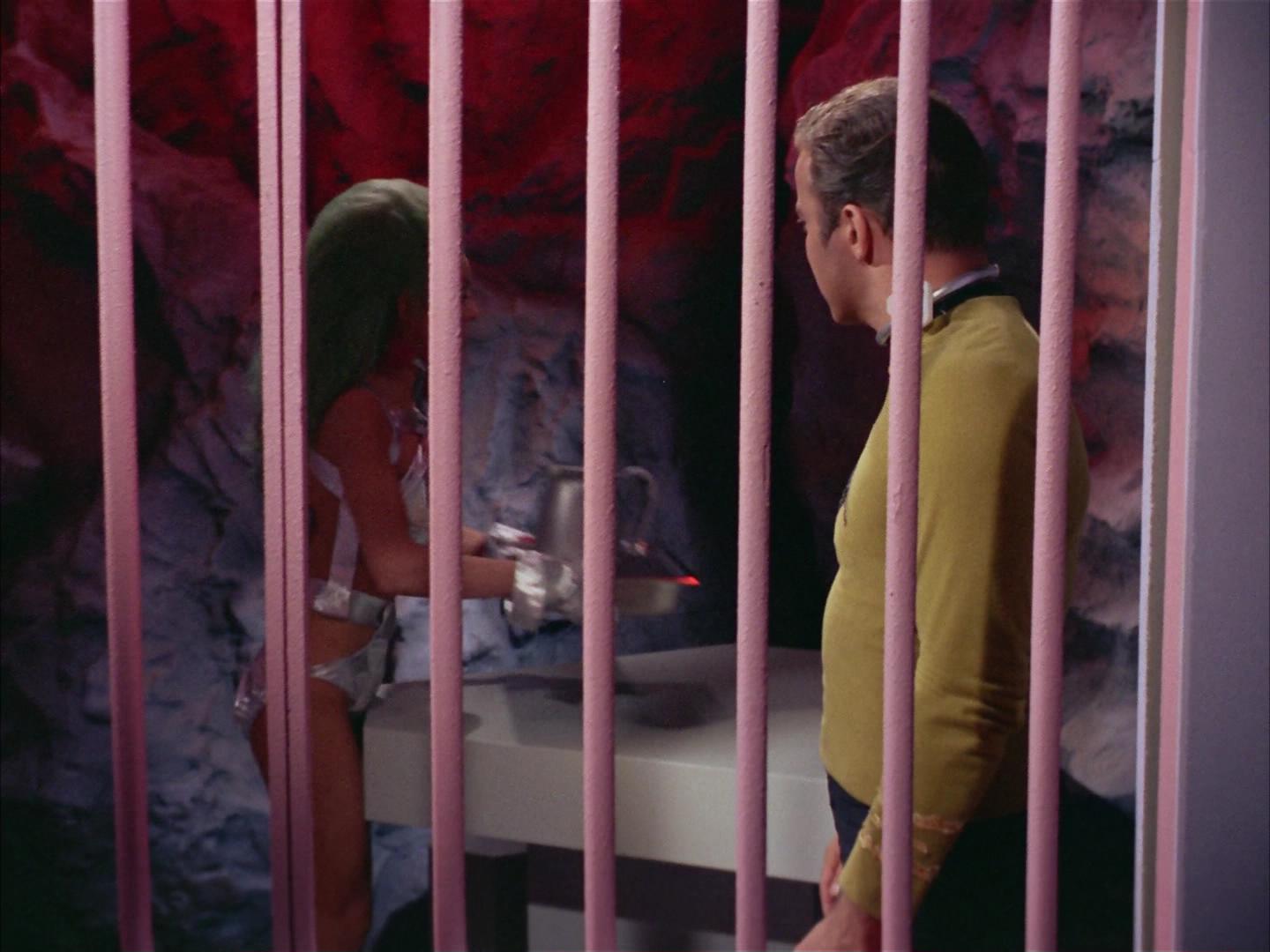 ariane179254_StarTrek_2x16_TheGamestersOfTriskelion_0824.jpg