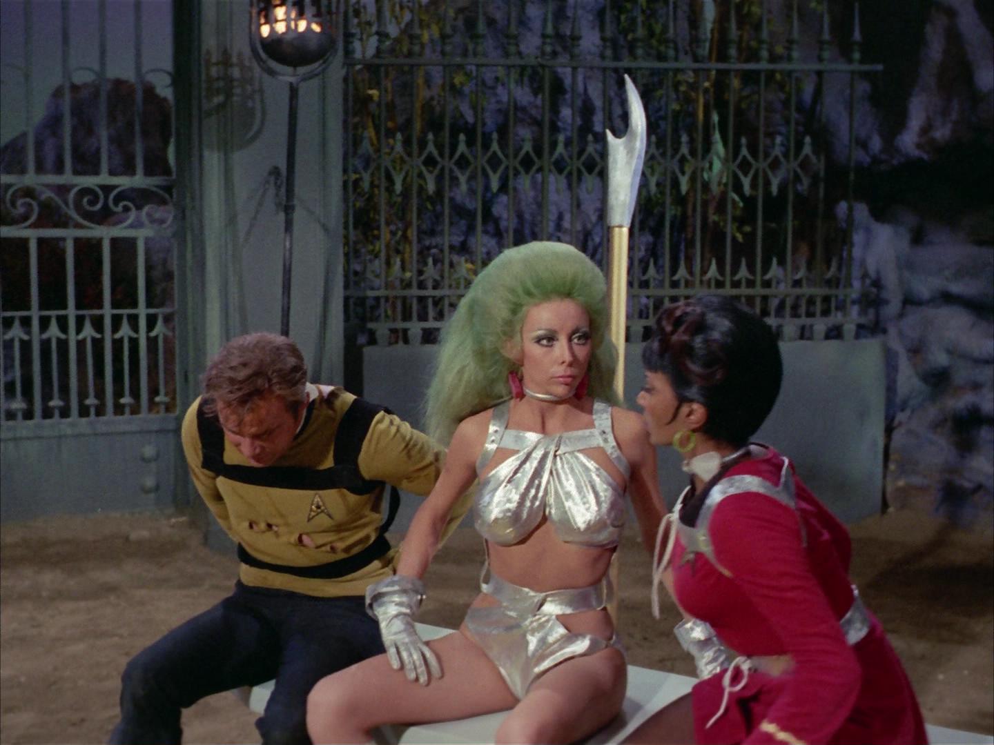 ariane179254_StarTrek_2x16_TheGamestersOfTriskelion_1435.jpg