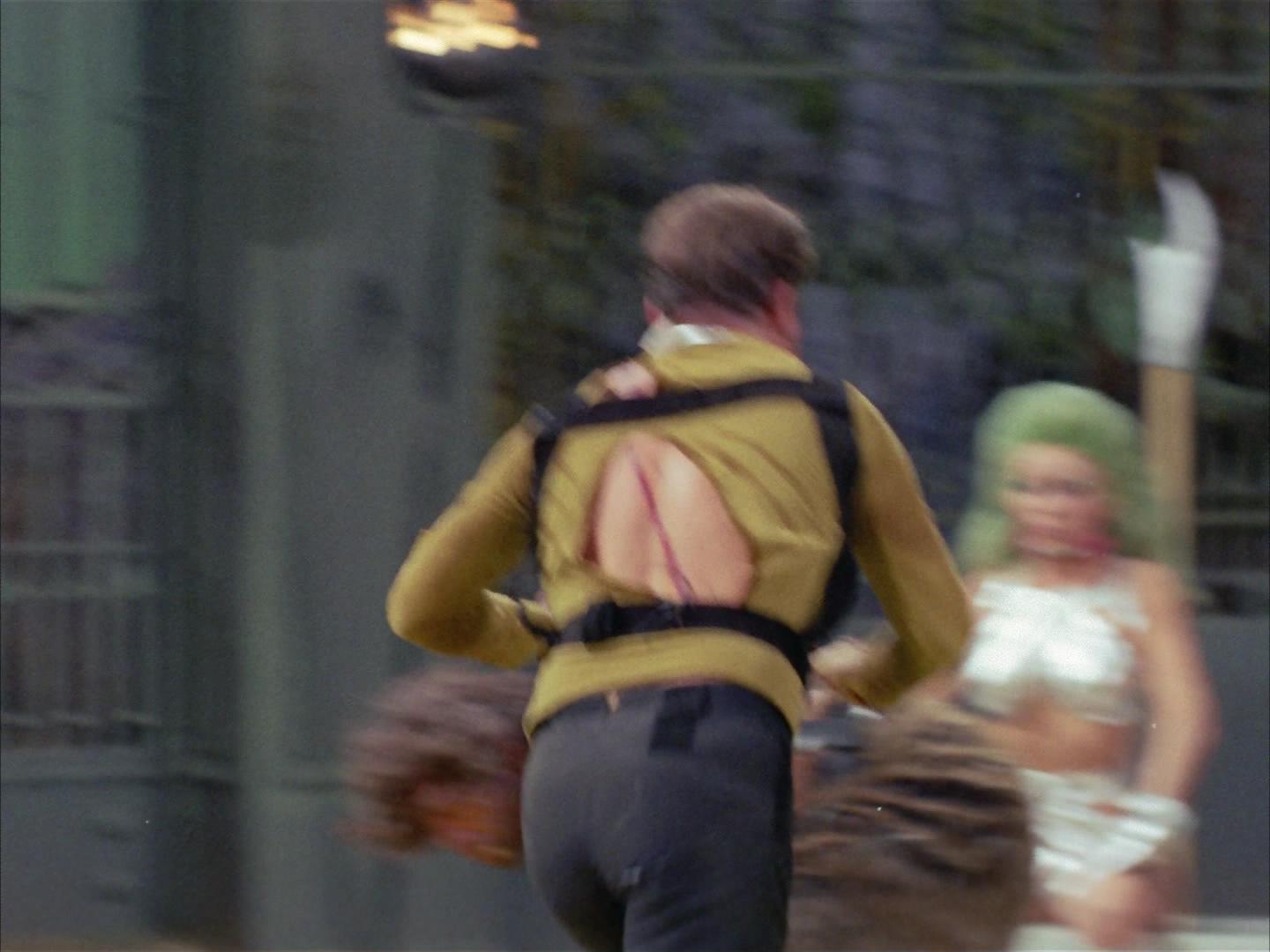 ariane179254_StarTrek_2x16_TheGamestersOfTriskelion_1507.jpg