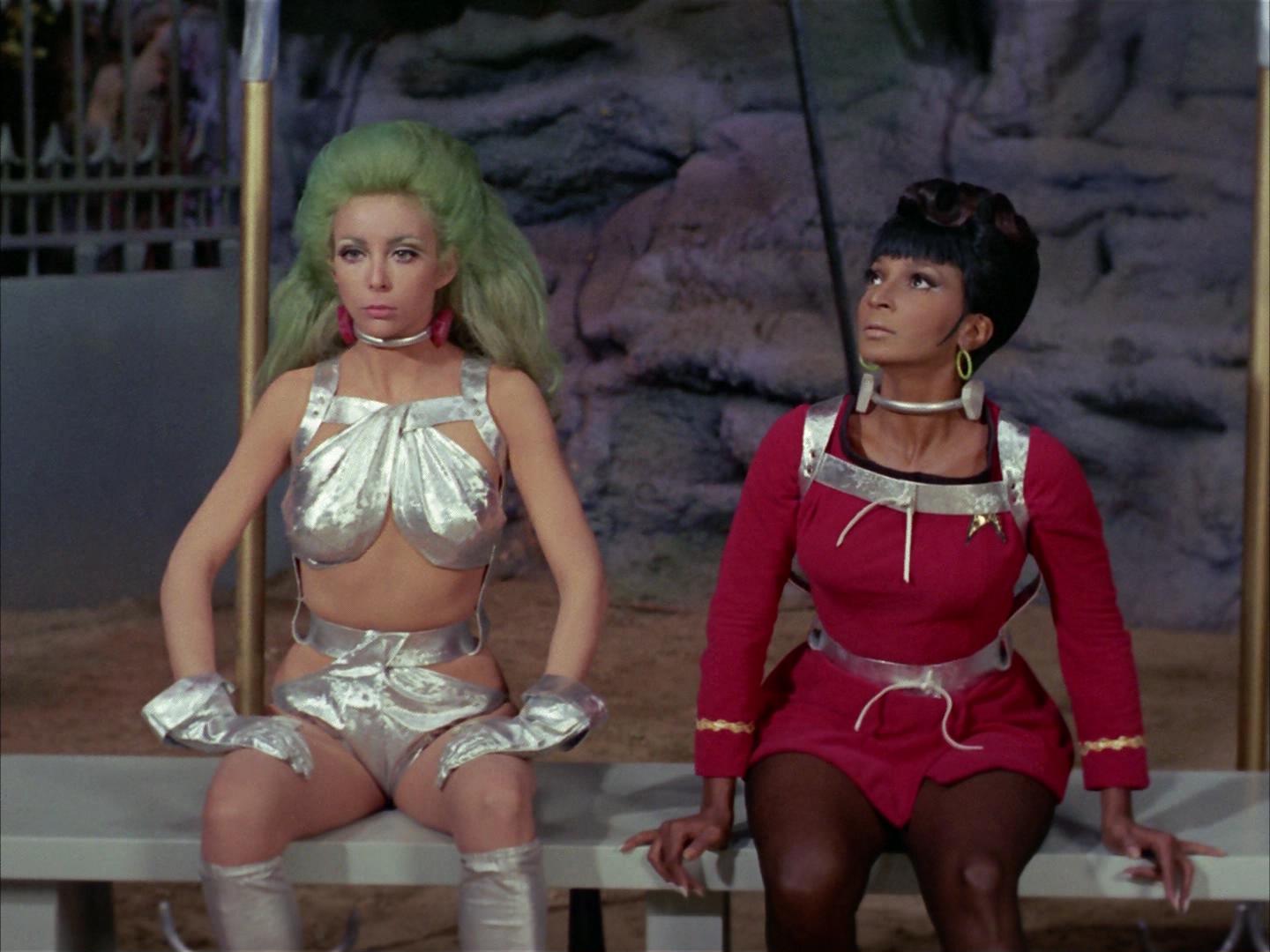 ariane179254_StarTrek_2x16_TheGamestersOfTriskelion_1534.jpg