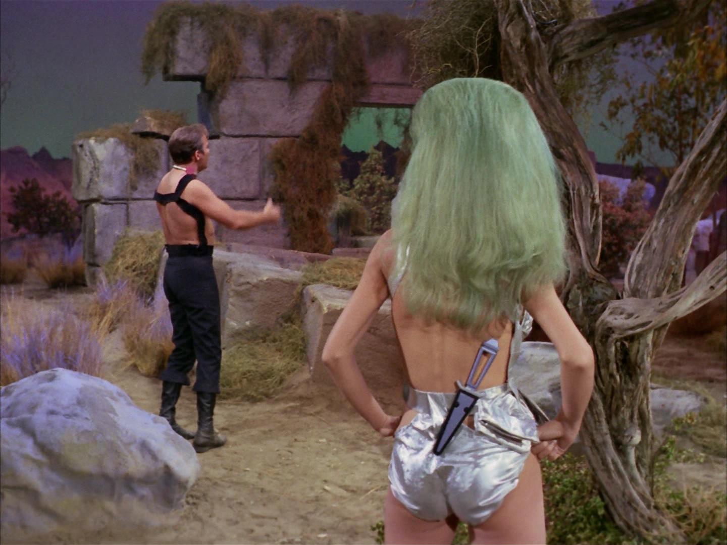 ariane179254_StarTrek_2x16_TheGamestersOfTriskelion_1738.jpg