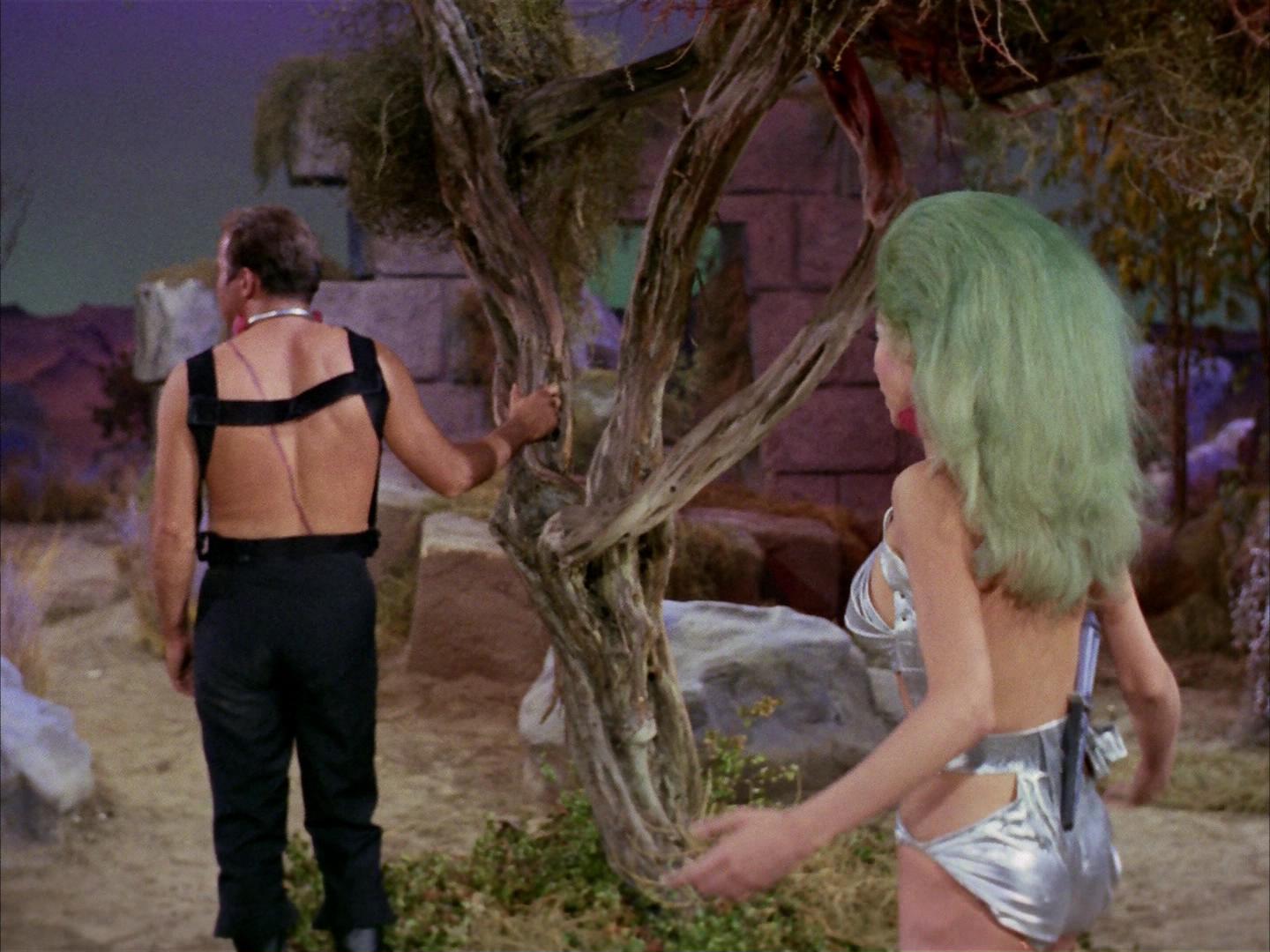 ariane179254_StarTrek_2x16_TheGamestersOfTriskelion_1836.jpg