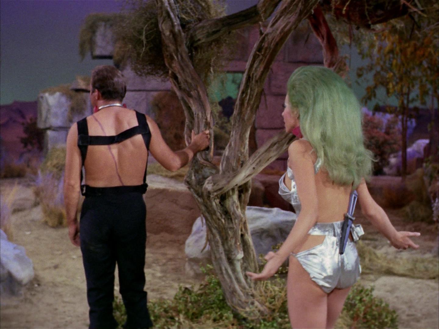 ariane179254_StarTrek_2x16_TheGamestersOfTriskelion_1837.jpg