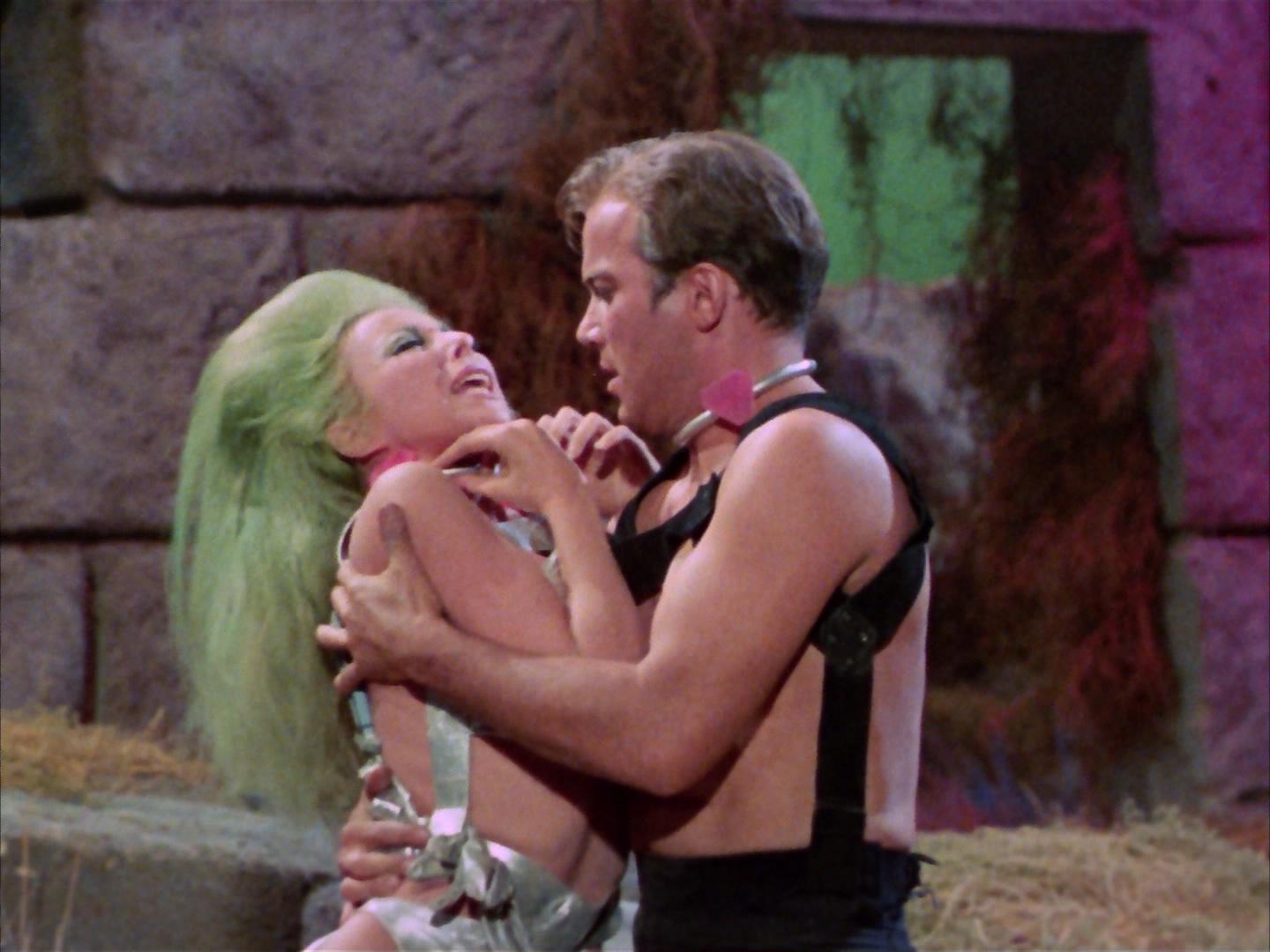 ariane179254_StarTrek_2x16_TheGamestersOfTriskelion_1943.jpg