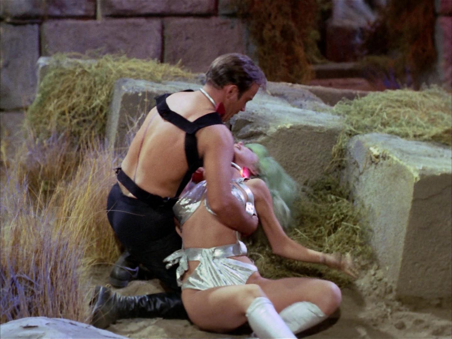 ariane179254_StarTrek_2x16_TheGamestersOfTriskelion_1993.jpg