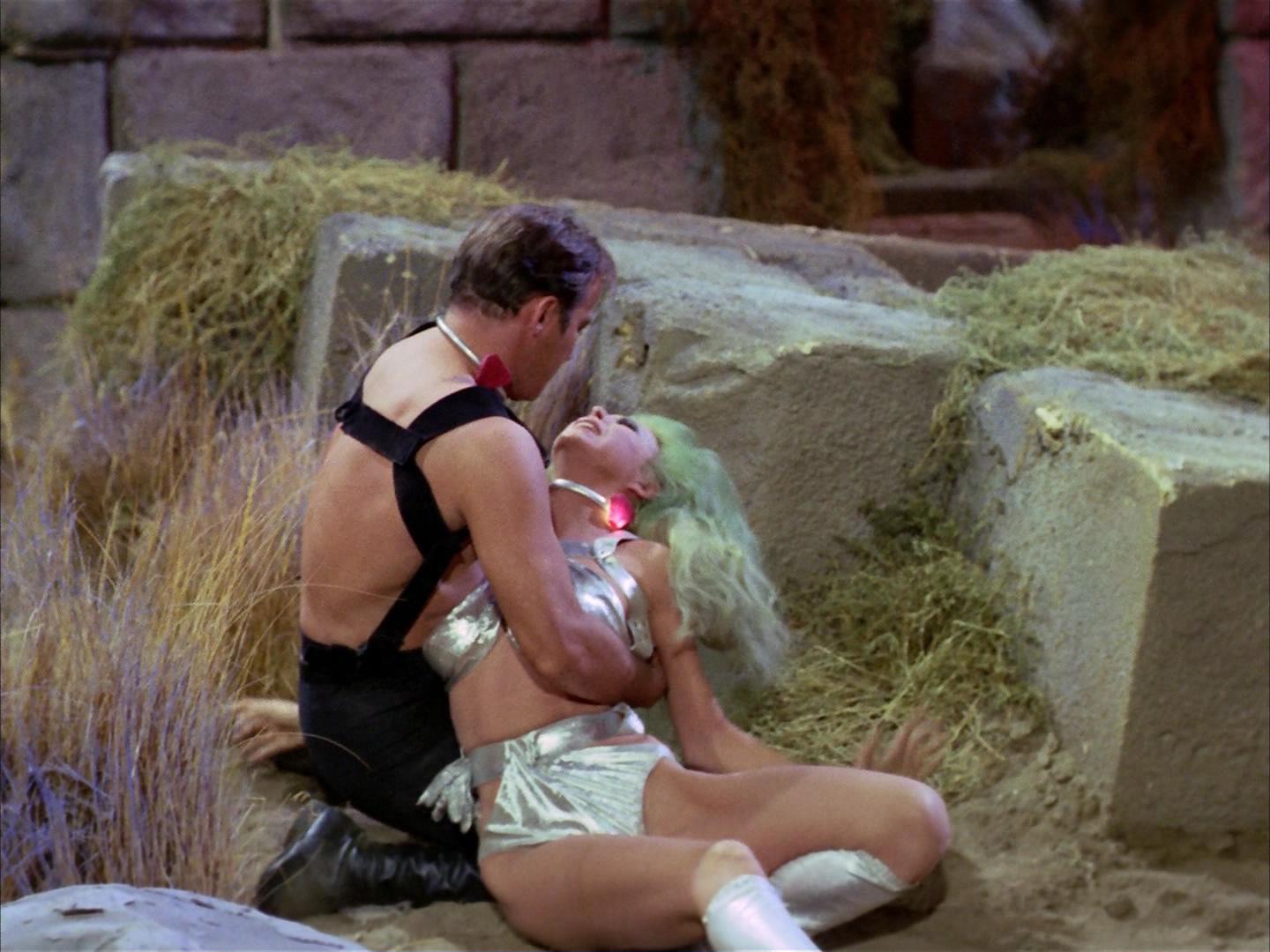 ariane179254_StarTrek_2x16_TheGamestersOfTriskelion_1995.jpg