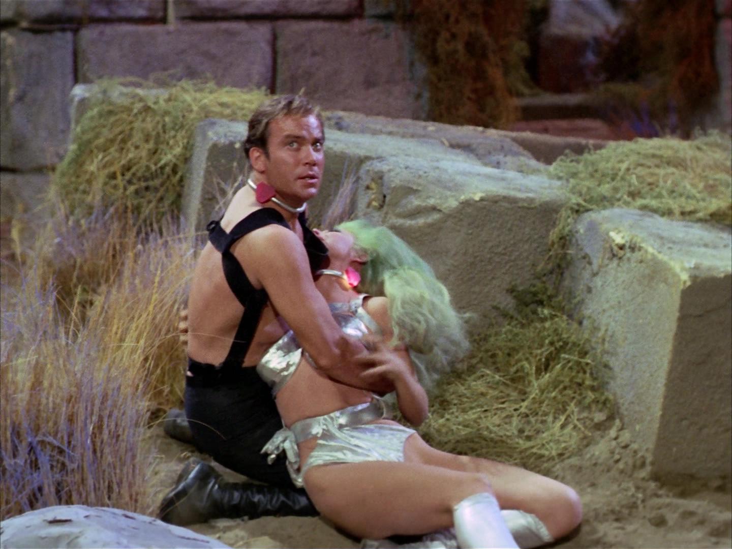 ariane179254_StarTrek_2x16_TheGamestersOfTriskelion_1996.jpg