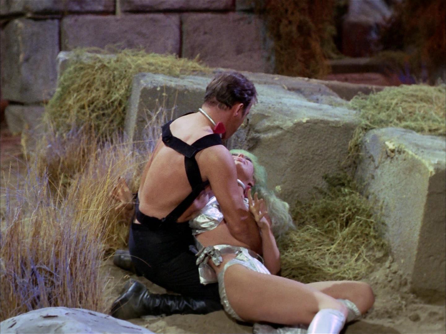 ariane179254_StarTrek_2x16_TheGamestersOfTriskelion_1999.jpg