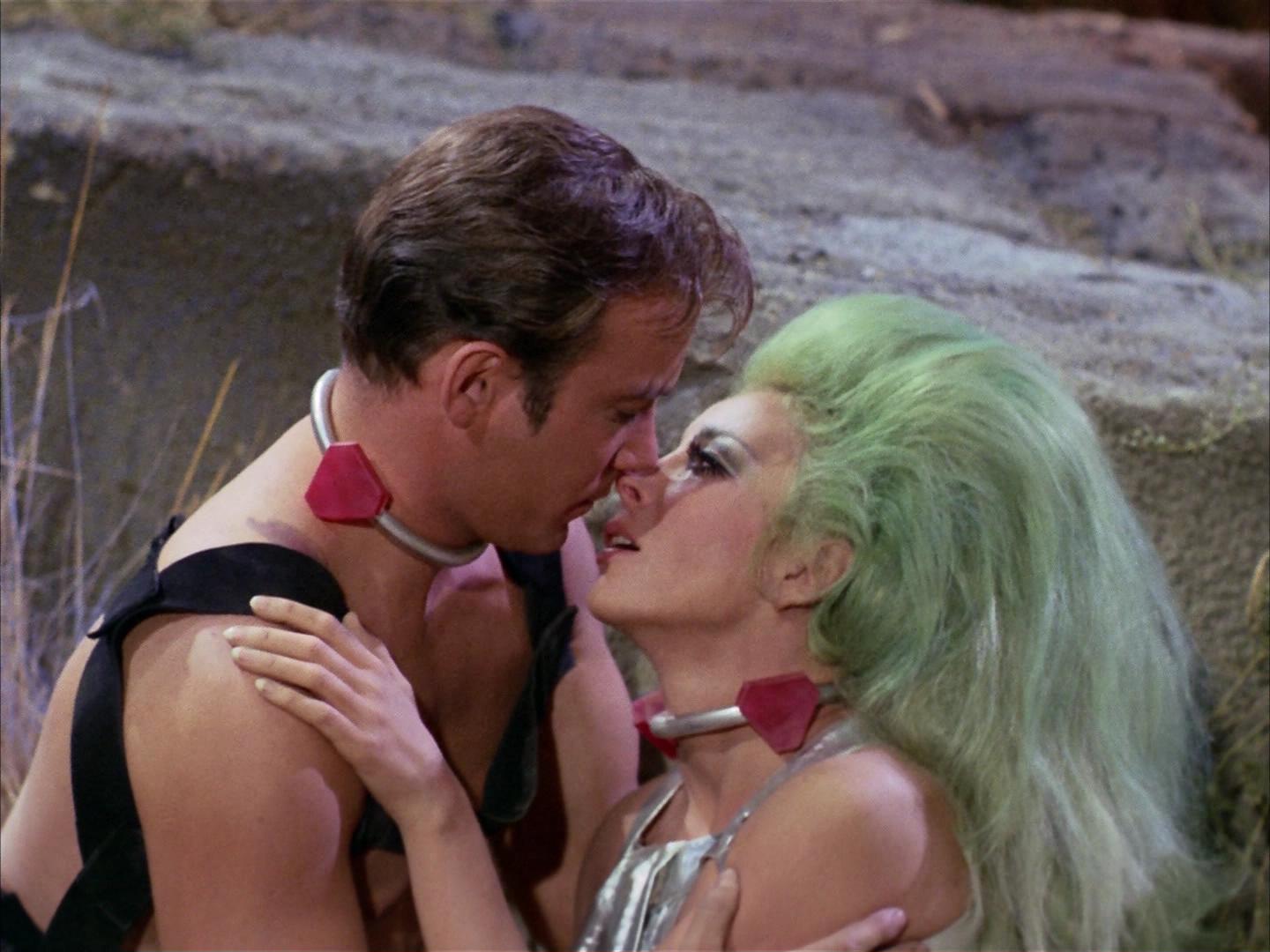 ariane179254_StarTrek_2x16_TheGamestersOfTriskelion_2077.jpg
