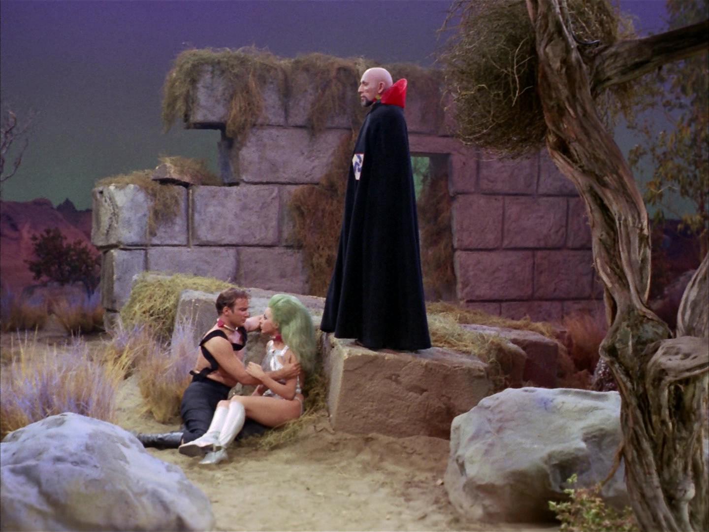 ariane179254_StarTrek_2x16_TheGamestersOfTriskelion_2091.jpg