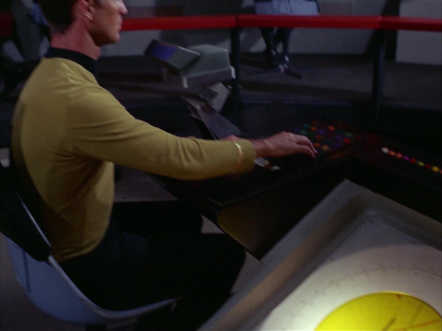 ariane179254_StarTrek_2x16_TheGamestersOfTriskelion_2135.jpg