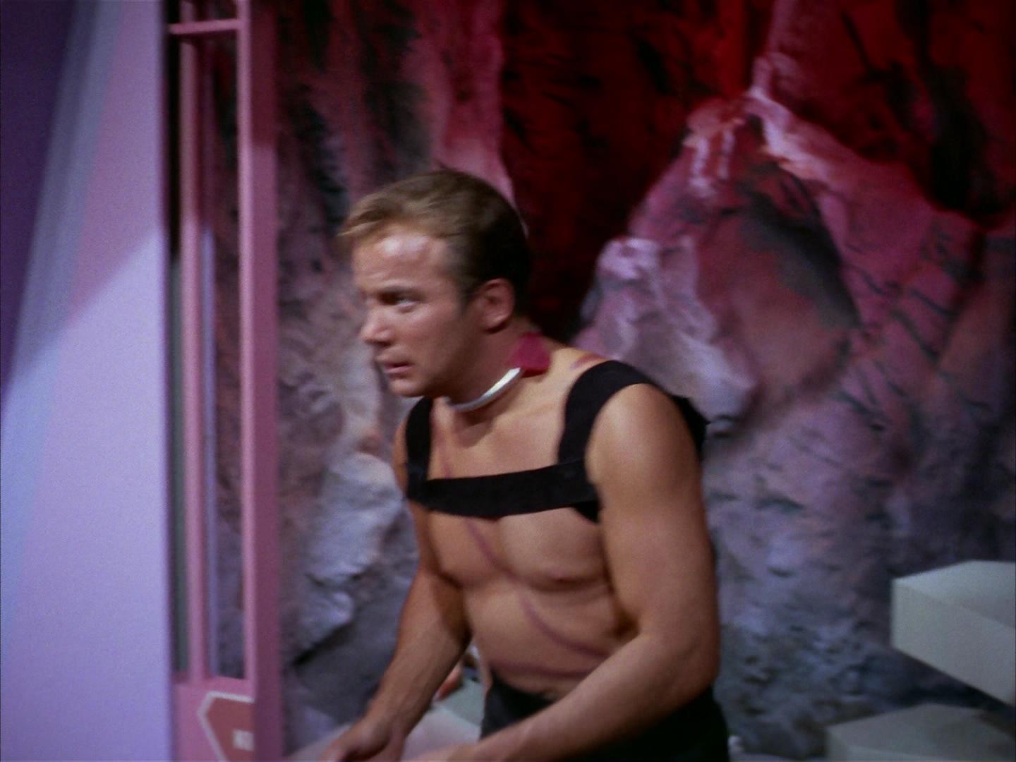 ariane179254_StarTrek_2x16_TheGamestersOfTriskelion_2332.jpg