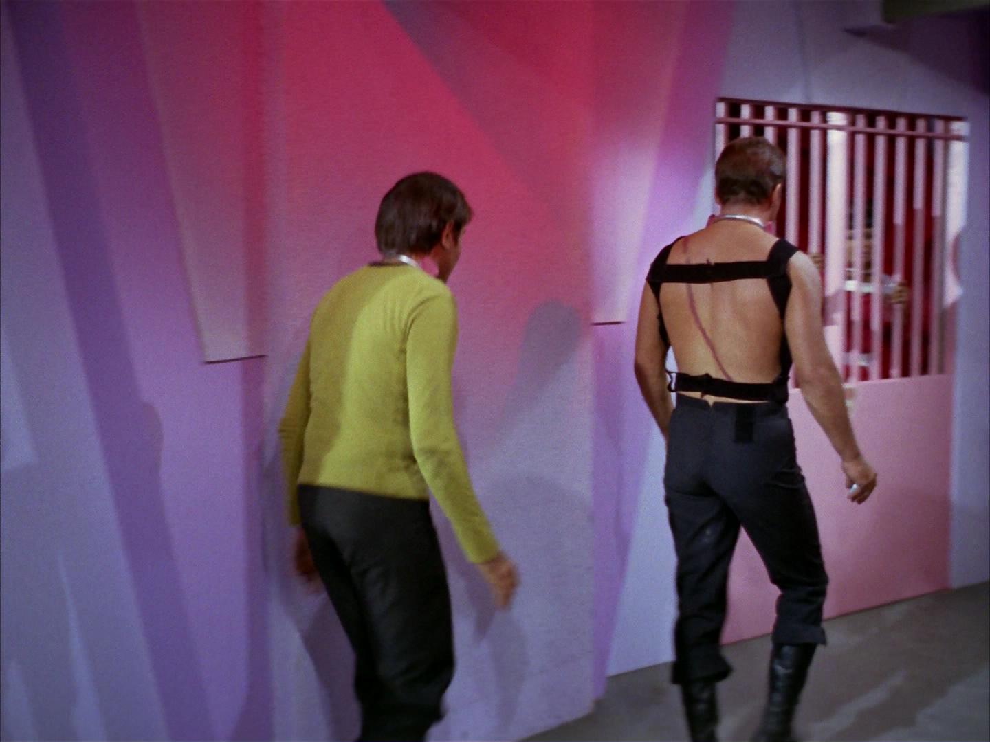 ariane179254_StarTrek_2x16_TheGamestersOfTriskelion_2341.jpg