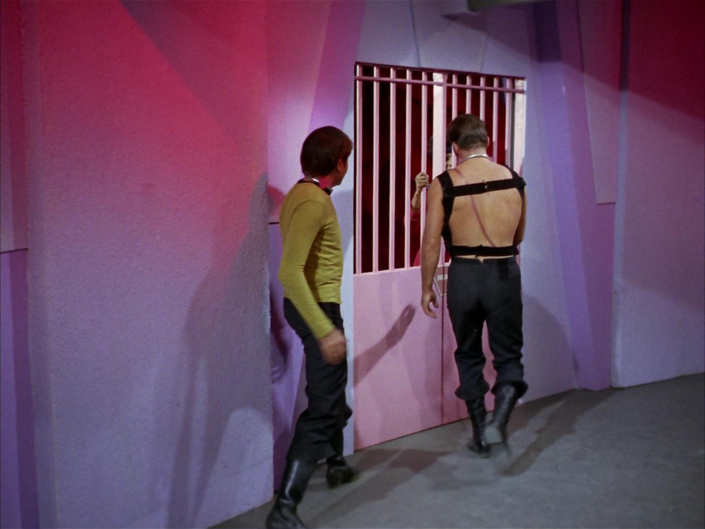 ariane179254_StarTrek_2x16_TheGamestersOfTriskelion_2342.jpg