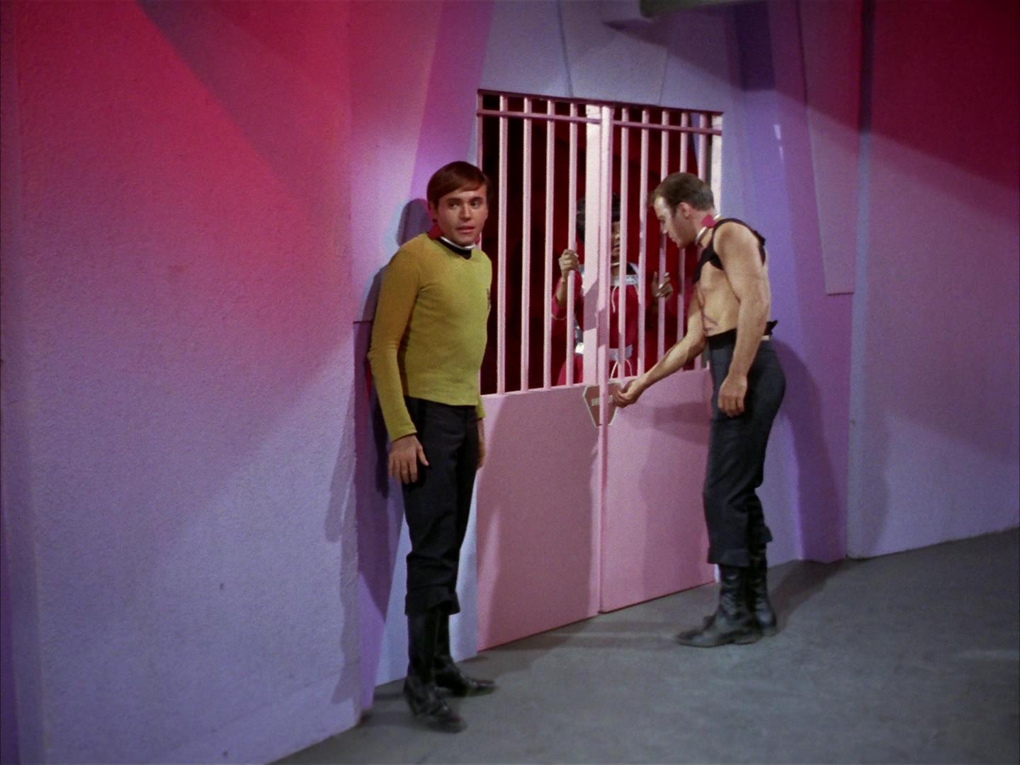 ariane179254_StarTrek_2x16_TheGamestersOfTriskelion_2343.jpg