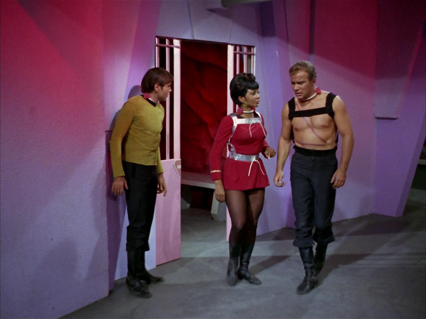 ariane179254_StarTrek_2x16_TheGamestersOfTriskelion_2346.jpg