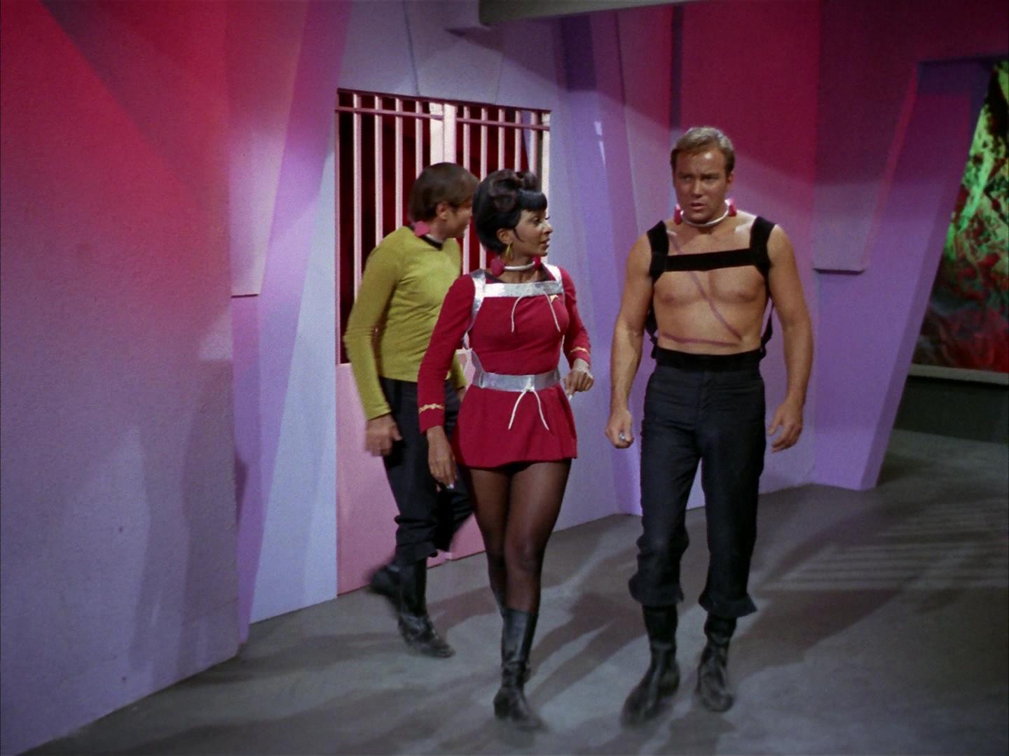 ariane179254_StarTrek_2x16_TheGamestersOfTriskelion_2347.jpg