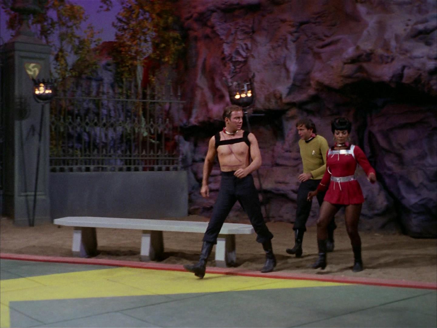 ariane179254_StarTrek_2x16_TheGamestersOfTriskelion_2362.jpg
