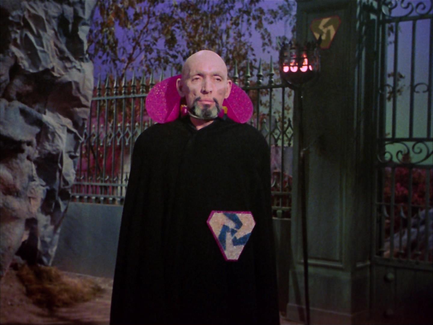 ariane179254_StarTrek_2x16_TheGamestersOfTriskelion_2381.jpg