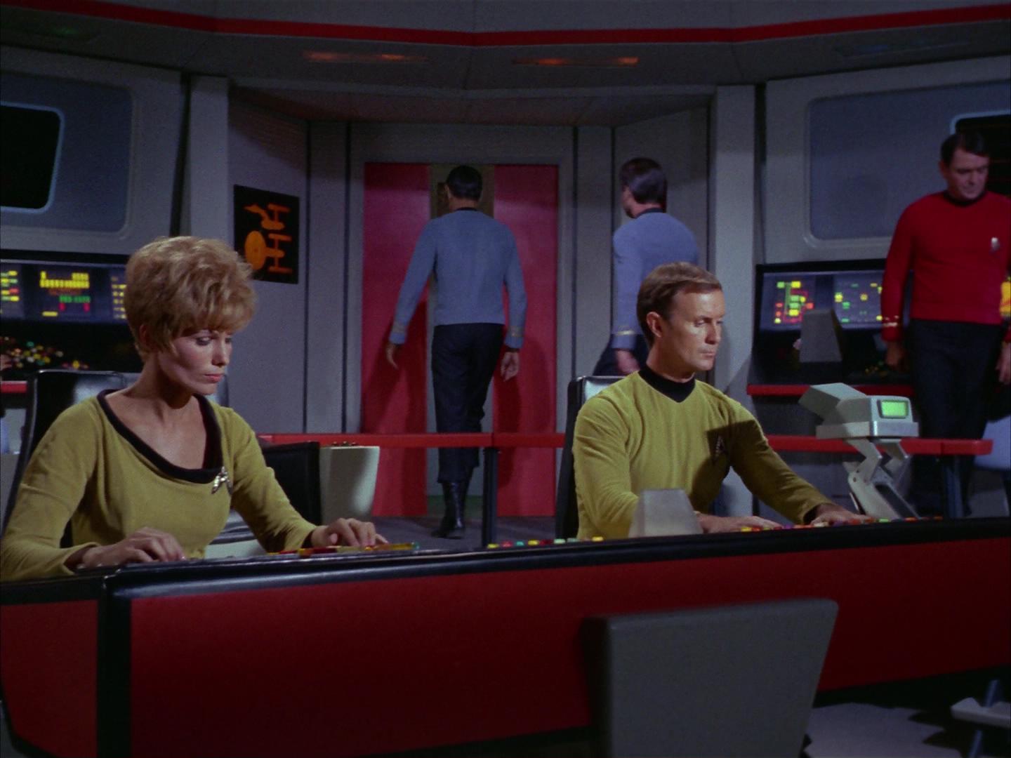 ariane179254_StarTrek_2x16_TheGamestersOfTriskelion_2467.jpg