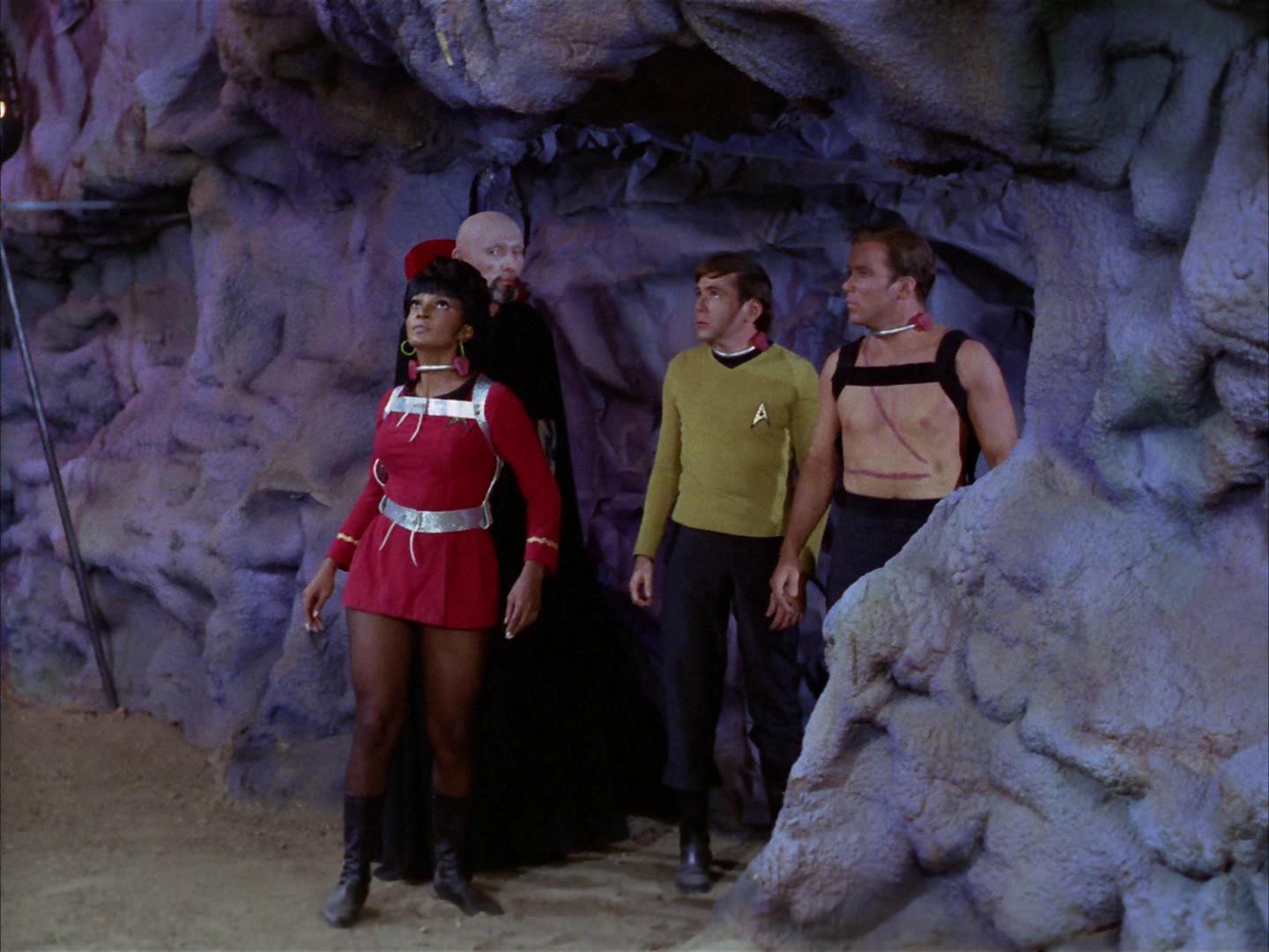 ariane179254_StarTrek_2x16_TheGamestersOfTriskelion_2478.jpg