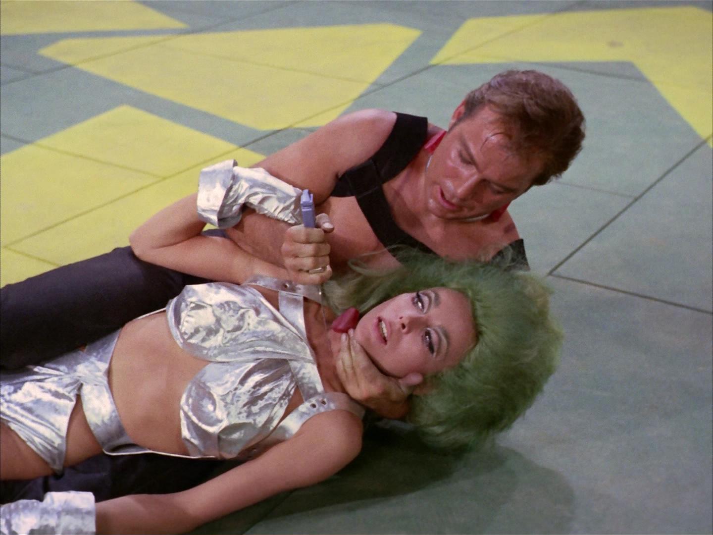 ariane179254_StarTrek_2x16_TheGamestersOfTriskelion_3056.jpg