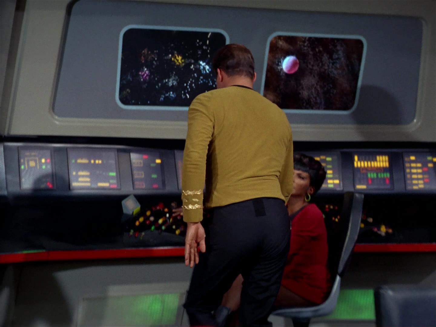 ariane179254_StarTrek_2x17_APieceOfTheAction_0018.jpg