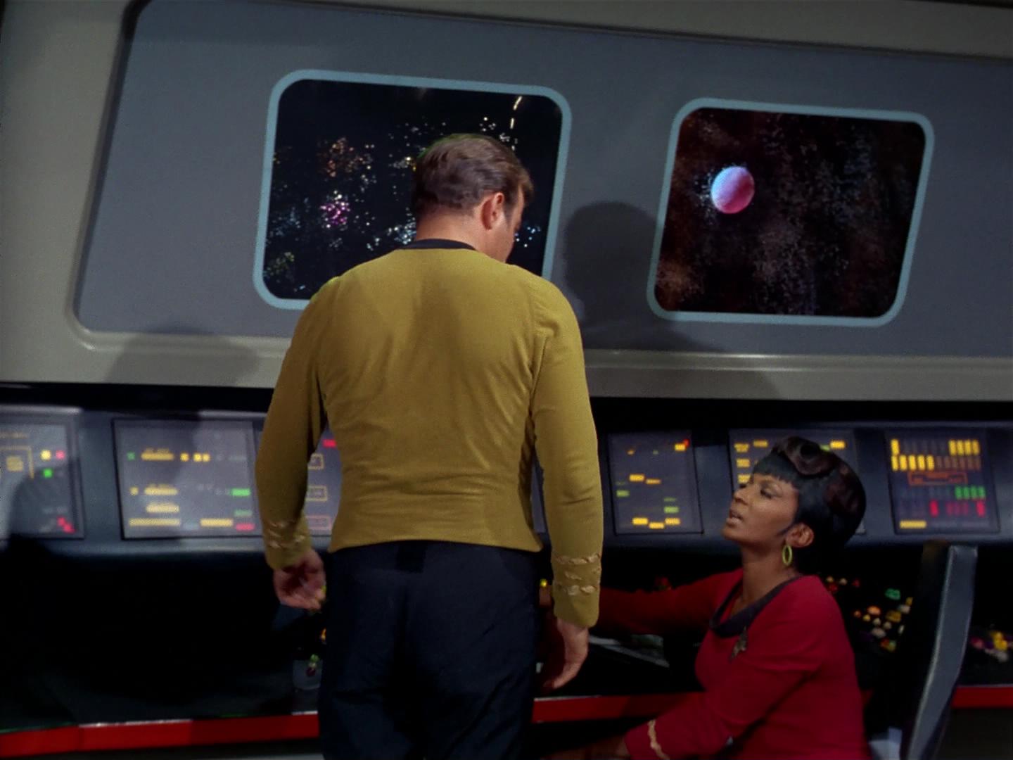 ariane179254_StarTrek_2x17_APieceOfTheAction_0019.jpg